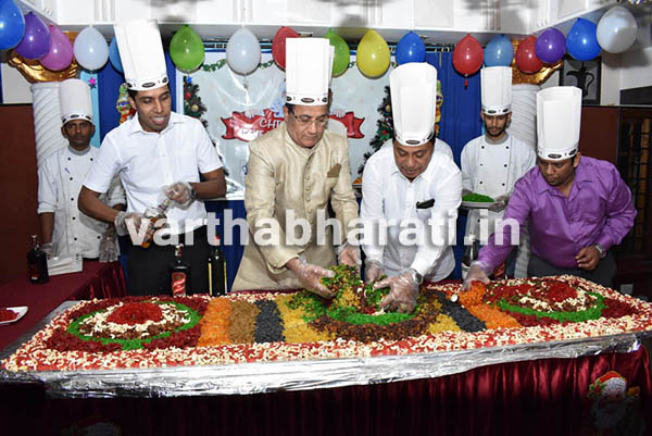 ಹೊಟೇಲ್ ಕಿದಿಯೂರಿನಲ್ಲಿ ಕೇಕ್ ಮಿಕ್ಸಿಂಗ್
